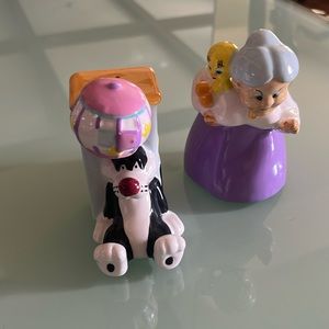 Vintage Looney Tunes Salt & Pepper Shaker Set